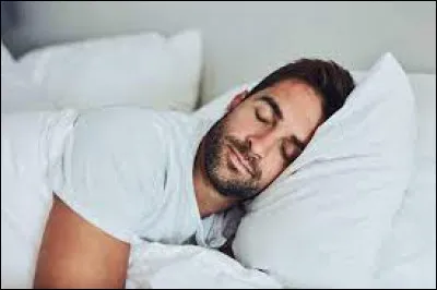 Après ce long voyage en avion, c'est l'heure de dormir ! La nuit, dans ta chambre, préfères-tu dormir la fenêtre ouverte ou fermée ?