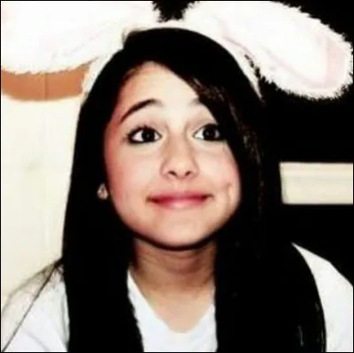 Le nom complet dAriana est...