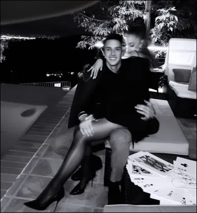 En 2021, elle sest mariée avec...