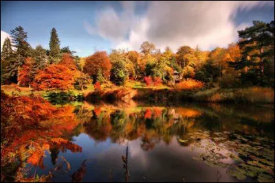 De quel pays David Lloyd Johnston est-il devenu le gouverneur général en octobre 2010 ?