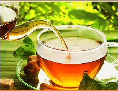 Des scientifiques ont prouvé que les personnes qui vivent dans les pays asiatiques et qui boivent du thé vert souffrent beaucoup moins d'une maladie. Laquelle ?