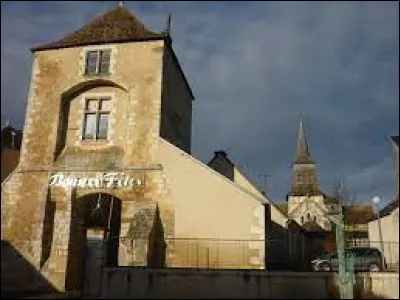 Vous avez sur cette image la coll&eacute;giale Saint-Germain, aux Aix-d'Angillon. Commune Berrichonne, elle se situe en r&eacute;gion ..