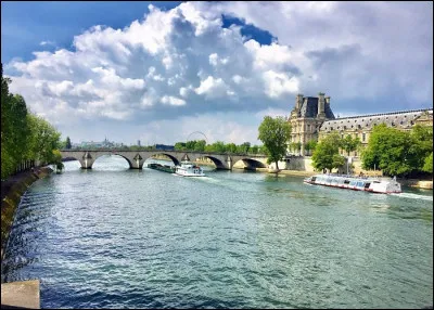 En 2019, la ville d'Agen comptait environ 32 000 habitants. Elle a conservé son passé médiéval et religieux avec le temps. Dans quel pays se situe-t-elle ?