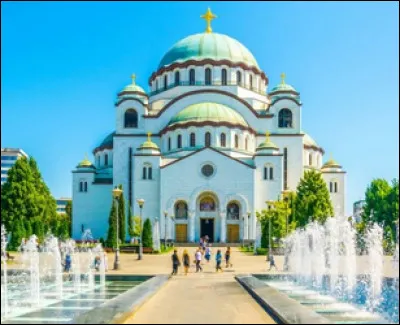 Belgrade est une ville qui eut autrefois une importance stratégique. Le Danube et la Save s'y trouvent. On a voyagé en...