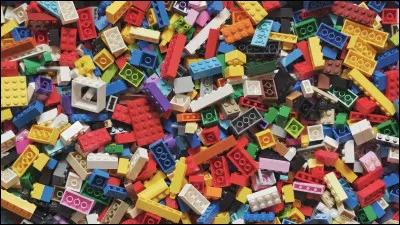 À partir de quel âge ne peut-on plus jouer aux jeux « Lego » ?