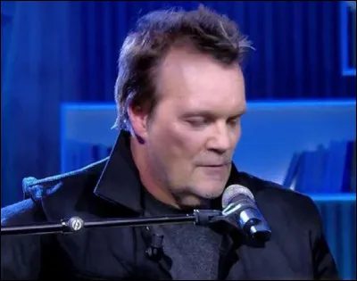 Qui est ce chanteur dont l'un des titres est ''Personne n'est parfait'' ?