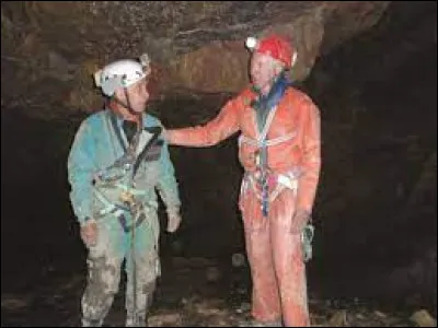 Quel spéléologue est connu pour ses expériences d'isolement temporel ?