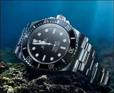 Une montre qui peut aller sous l'eau pour faire de la plongée, ça vous dit ? Très bien, ça fera...