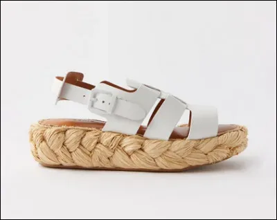 Pour l'été, vous aurez besoin, madame, de belles sandales. Que dites-vous de celle-ci ? Leur prix est de...