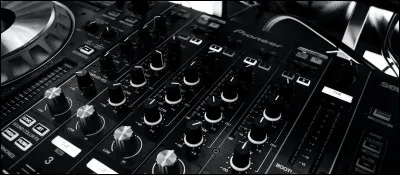 Quel DJ est à l'origine de la musique ''Darkside'' ?