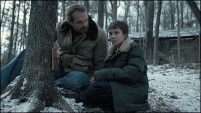 Qui n'était pas d'accord pour que Max rejoigne les garçonnets pour leur chasse de bonbons à Halloween ?