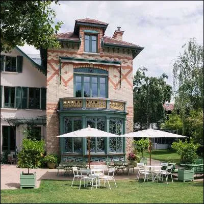 Quel mus&eacute;e, situ&eacute; &agrave; Asni&egrave;res, retrace l�histoire d�une marque de luxe ?