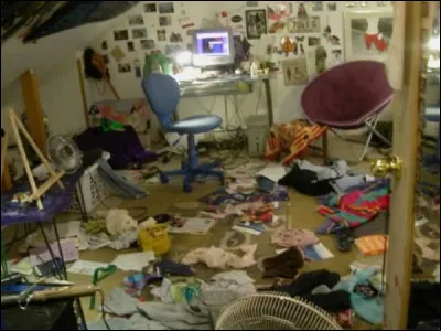Sa chambre ressemble à un champ de bataille. Quelle est ta réaction ?