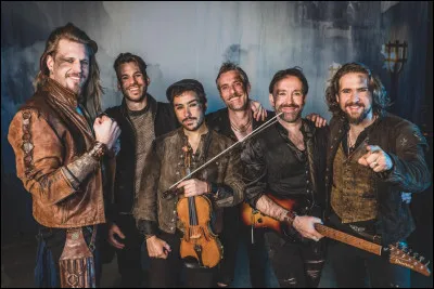 Complétez : 
"Ach Liebste, sag, bist du mir..."