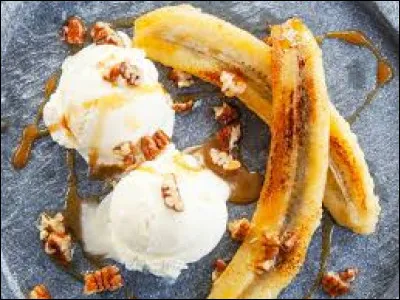 Dans le dessert appelé "banane flambée", quel alcool est utilisé pour flamber la banane ?