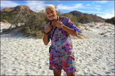 Il est influenceur et fait tout pour avoir des followers, de quel personnage s'agit-il ?