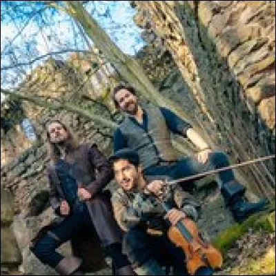 Complétez : 
"Frühlingszeit von Wald und..."