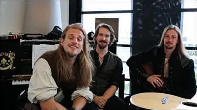 Complétez : 
"Wollen wir uns tanzend..."