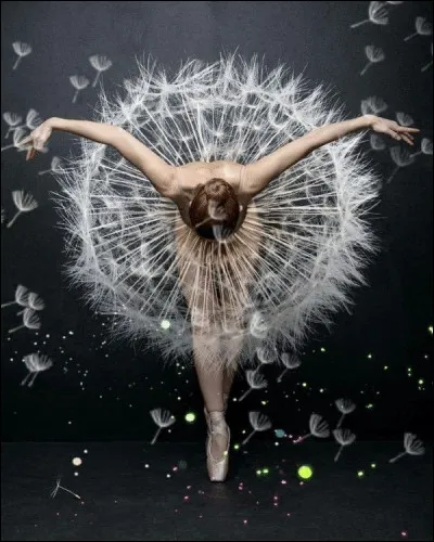 Dans une fable de La Fontaine, quelle amie travailleuse, mais un peu radine, donne un conseil à une joyeuse drille par les mots "Eh bien dansez maintenant !"