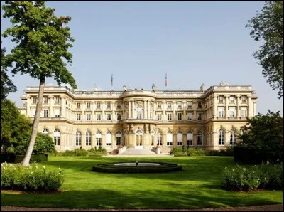 Le ministère des Affaires étrangères a été dirigé deux fois par une femme sous la Ve République. L'actuelle est Catherine Colonna, qui était l'autre ? (On est en 2022)