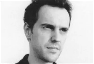 Qui est ce chanteur, auteur- compositeur et interprète de la chanson ''L'étranger'' ?