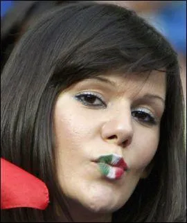 Quel pays cette femme supporte-t-elle ?