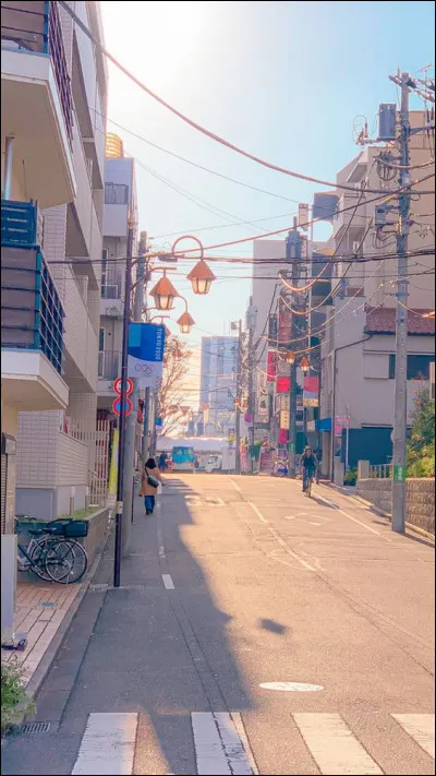 Ils sont cinq. Le plus grand est celui du milieu. Que sont-ils ?