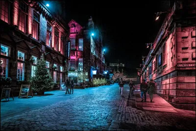 Quelle reine d'Écosse devint reine de France en épousant le roi François II ?