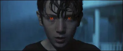 Qui Tori découvre-t-elle près du vaisseau quand elle s'y rend ?