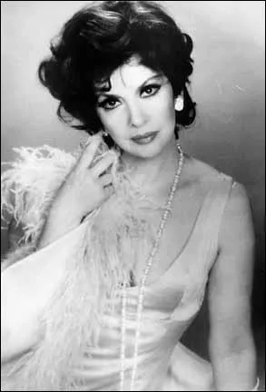 Vritable monument du septime art, cette actrice italienne s'est autant fait connatre pour ses prestations au cinma que pour son vertigineux tour de poitrine. Comment s'appelle-t-elle ?