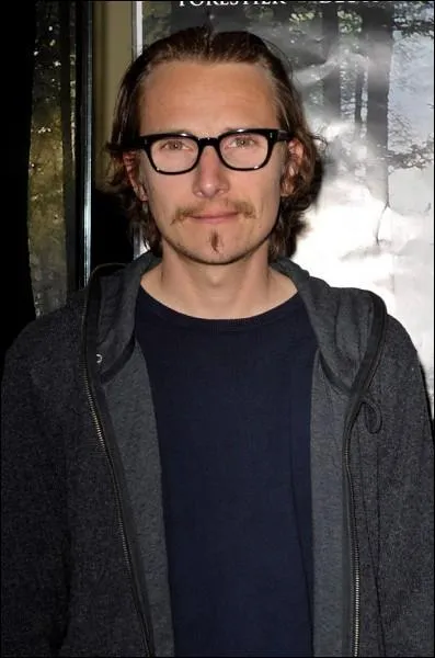 Acteur et crivain franais, il a fait de la comdie son genre de prdilection. Comment s'appelle-t-il ?