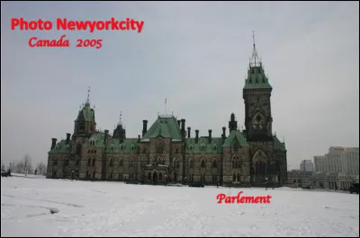 Quelle est cette ville de la province de l'Ontario, capitale du Canada ?