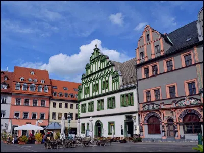 Quelle est cette ville de Thuringe en Allemagne lieu d'une Assemblée nationale constituante qui fonda un régime politique parlementaire républicain de 1918 à 1933 ?