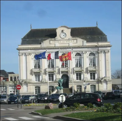 Quelle est cette ville normande située en Seine-Maritime, capitale du pays de Caux ?