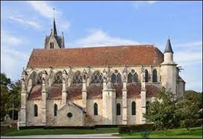 Vous avez sur cette image la collégiale Notre-Dame, à Crécy-la-Chapelle. Ville francilienne, dans la Grande Couronne, elle se situe dans le département ...