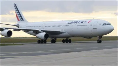 Il roule au décollage et à atterrissage. Quel est ce moyen de transport rapide ?