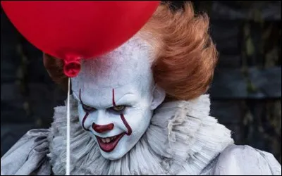 Quel membre se casse Eddie en tombant dans la maison de Neibolt Street ?