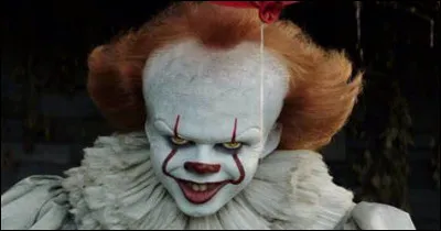 Que fait Beverly pour aider la bande à voler dans une pharmacie ?