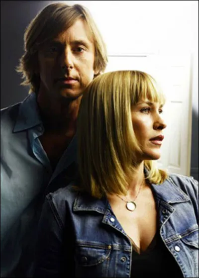 Dans la saison 3, laquelle de ces actions n'est jamais rapportée au téléphone à Allison ?