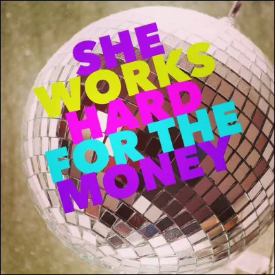 Quelle chanteuse interprétait "She works hard for the money", en 1983 ?
