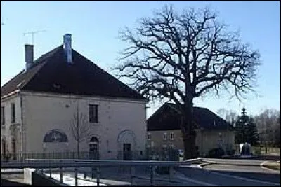 Commune Doubienne, Mont-de-Laval se situe dans l'ancienne région ...