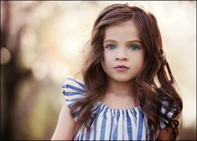 À qui est comparée Esther avec sa nouvelle coiffure  ?