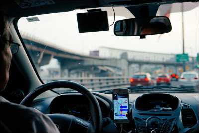 L'entreprise américaine est un service de voiture à la demande (taxi). Quel est son nom ?