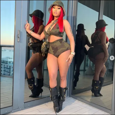 Quelle est la star présente sur la photo ?