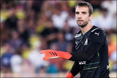 Comment sappelle le goal titulaire de lOM en 2022 ?