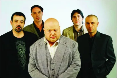 Quel est ce groupe français dont une des chansons sintitule ''Dans la salle du bar tabac de la rue des Martyrs'' ?