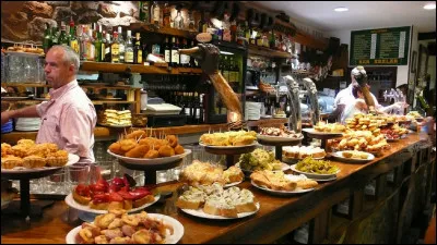 Vous connaissez sûrement les bar à tapas, mais savez-vous de la cuisine de quel pays les tapas sont emblématiques ?