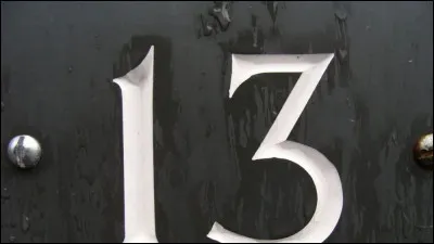 Un lycée a 13 classes de 13 élèves chacune.
Combien y a-t-il d'élèves dans ce lycée ?