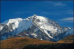 Quelle altitude atteint le Mont Blanc ou Monte Bianco ?