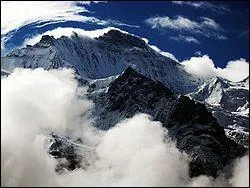 Quel est ce mont qui atteint 4158 mtres en Suisse ?